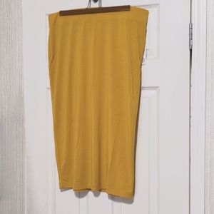Mustard colored knee length knit pencil skirt size 1X